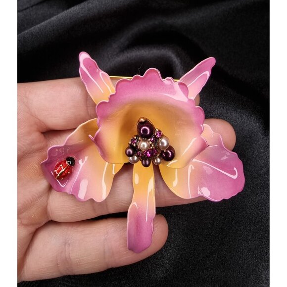 Vintage JOAN RIVERS Orchid Enamel Brooch With Rhinestones & Faux Pearls - Picture 6 of 6